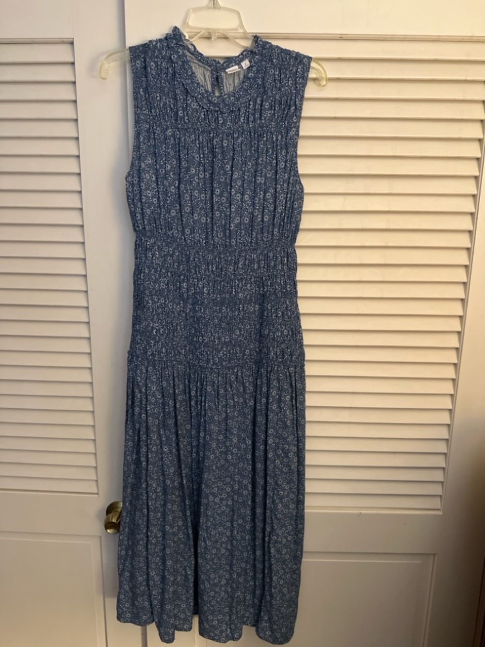 Gap Blue Floral Smocked Waist Midi Dress Sleeveless Ruffle Neck M - Picture 2 of 10